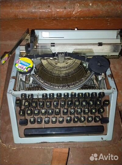 Печатная пишущая машинка