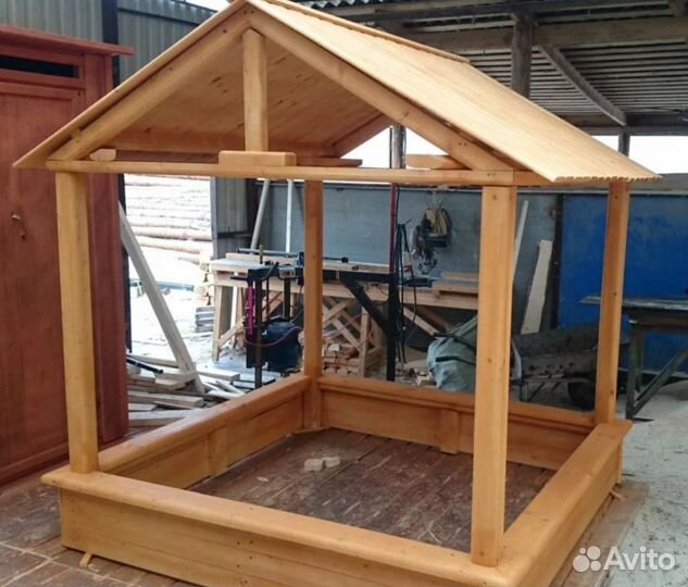 Песочница и домек детский