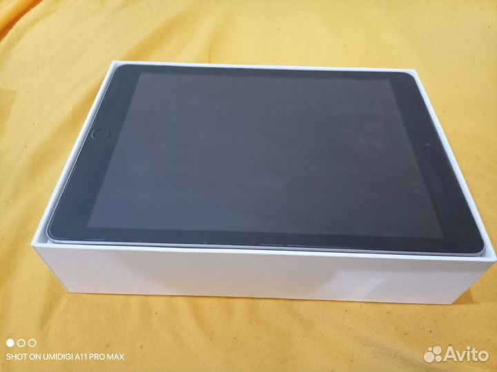 Apple iPad 2018, 32 Гб, WI-FI