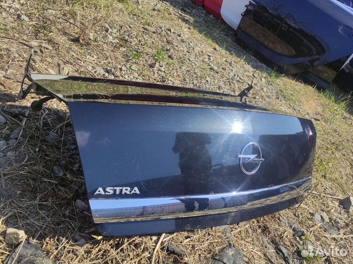 Крышка багажника на Опель Астра Н седан
