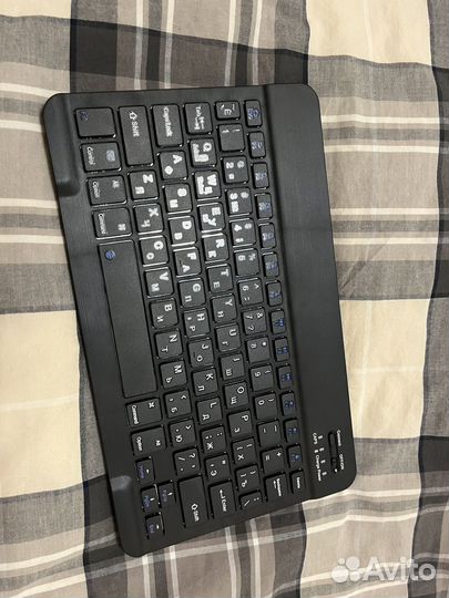 Беспроводная bluetooth клавиатура легкая