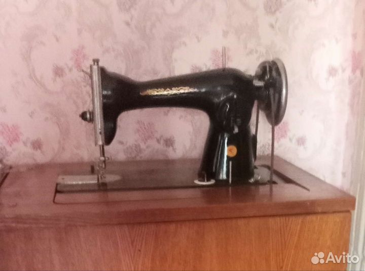 Швейная машина-тумбочка ножная Подольск