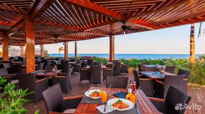 Ловите люксовый молодежный отель в Египте. Горит