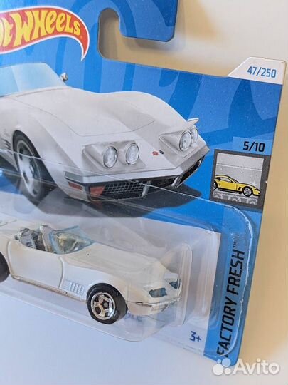 Модель Hot Wheels 72 Stingray Convertible