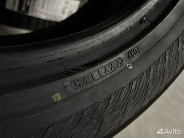 Yokohama Ice Guard IG65 275/50 R22