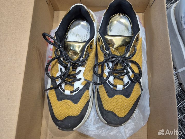 Кроссовки женские