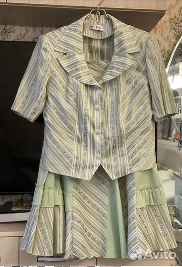 Костюм женский с юбкой 52 размер