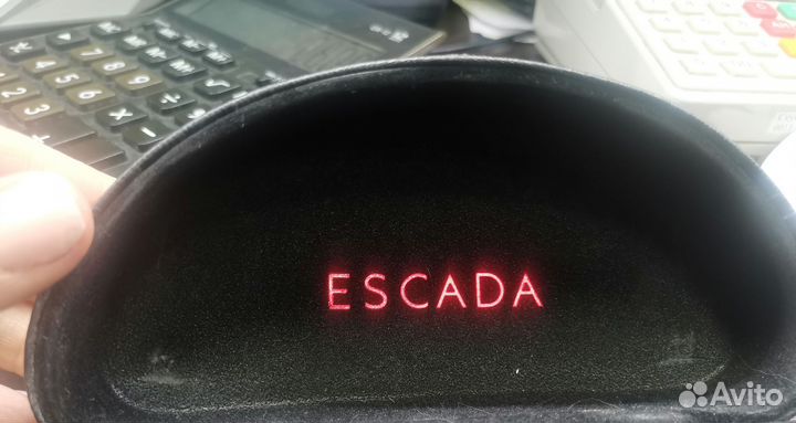 Солнцезащитные очки escada