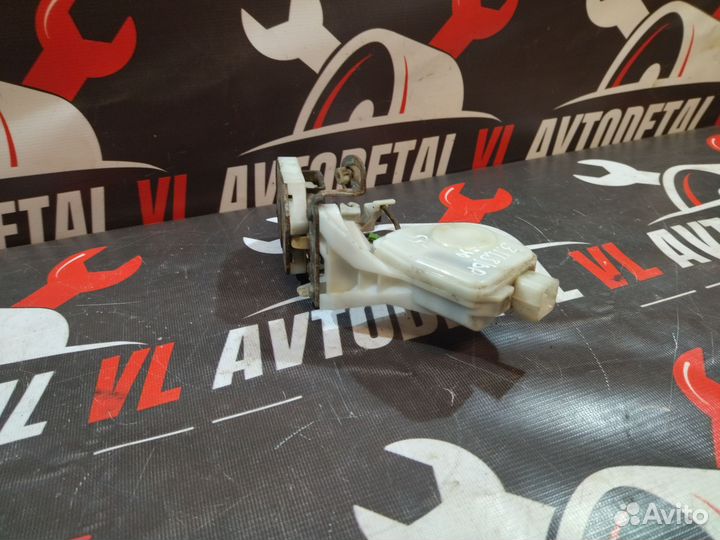 Замок двери задний Mitsubishi Galant 8