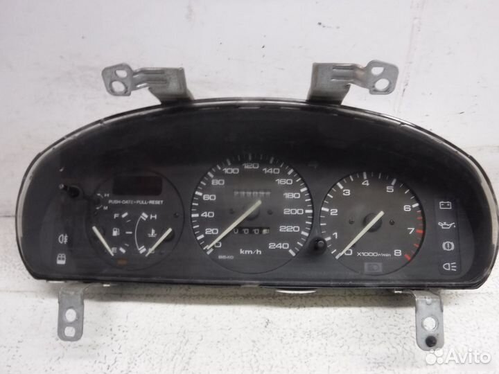 Панель приборов Mazda 323