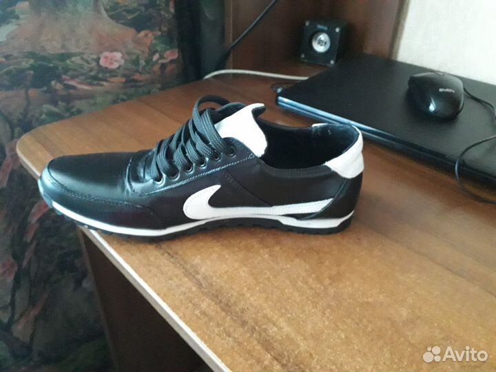 Продам новые кожан.мужские кроссовки