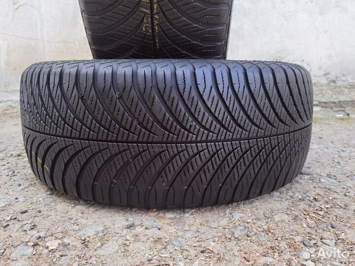 Goodyear Vector 4Seasons 235/55 R17 103V