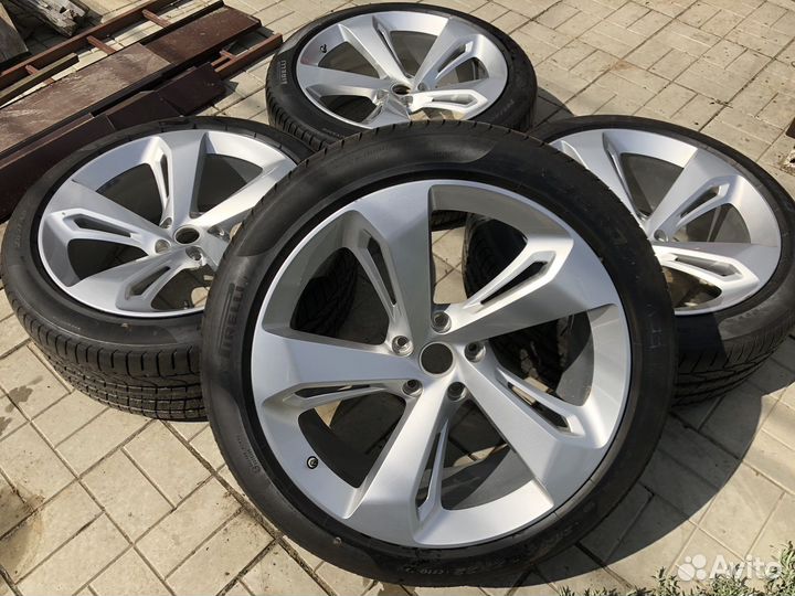 Колеса Bentley Bentayga r 22