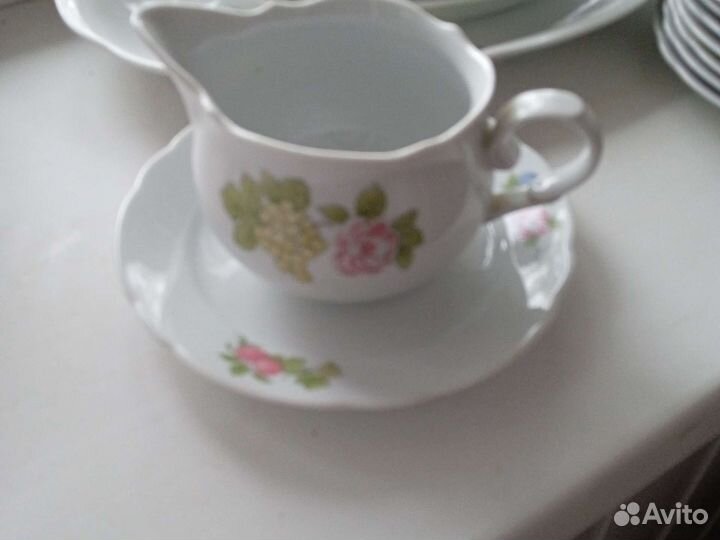 Сервиз столовый на 6 персон. Цена договорная