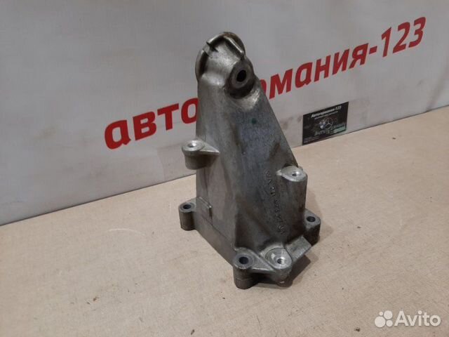 Опора двигателя левая Mercedes C180 C204 271.820