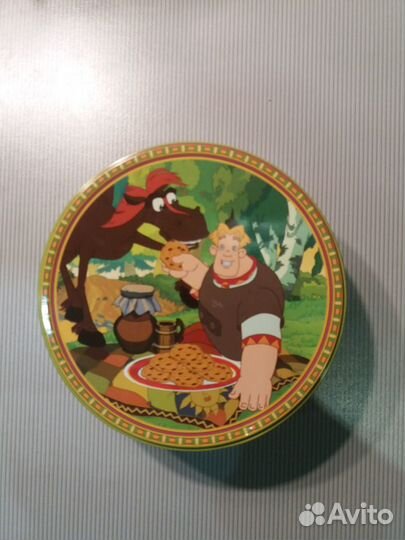 Жестяные банки из-под печенья