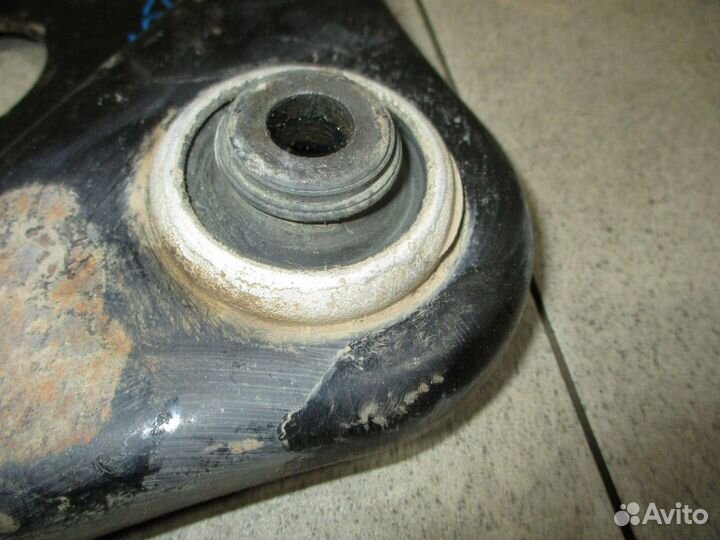 Рычаг передний правый Peugeot 207