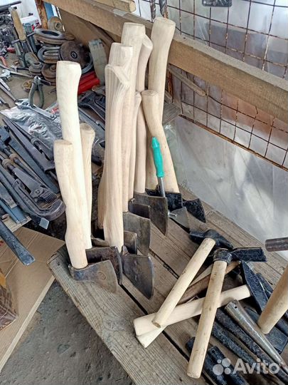 Тяпки топоры вилы лопаты старинные