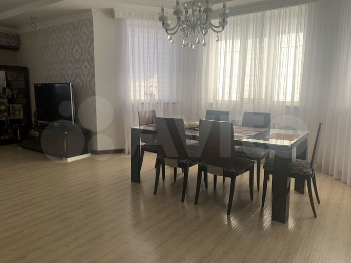 Дом 250 м² на участке 6 сот.