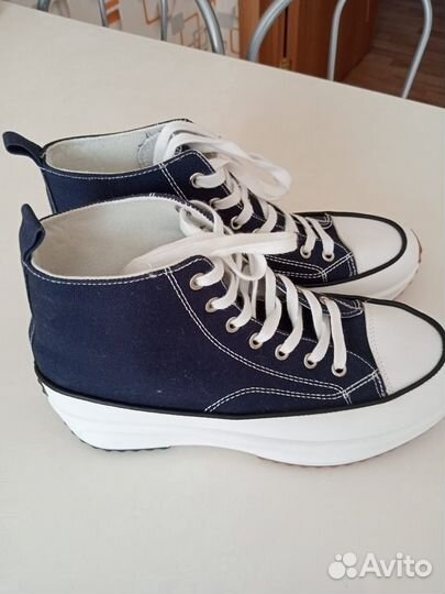 Новые кеды высокие,40 р
