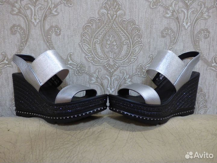 Босоножки женские кожаные новые 39 размер