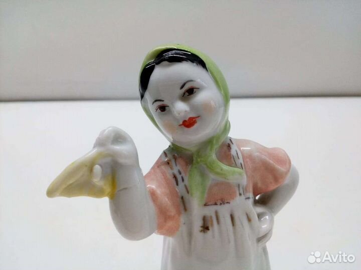 Фарфоровая статуэтка Плясунья