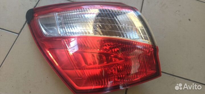 Задний левый фонарь. Ниссан J10