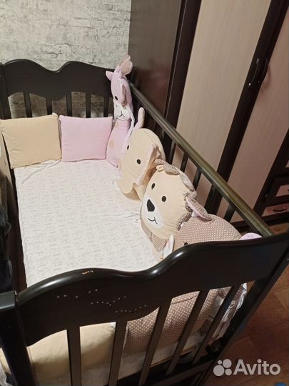 Детская кроватка с маятником и ящиком