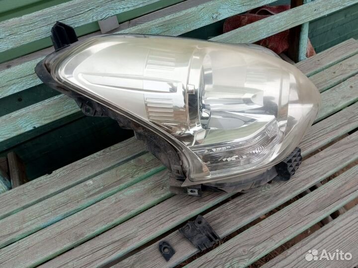 Фара toyota ractis