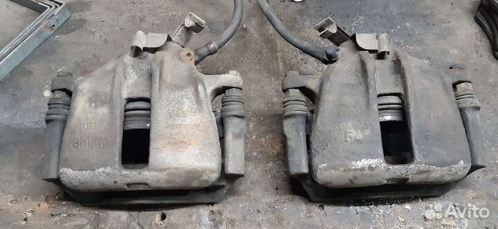 Суппорта тормозные Ауди 100 передние