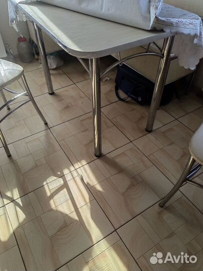 Кухонный стол