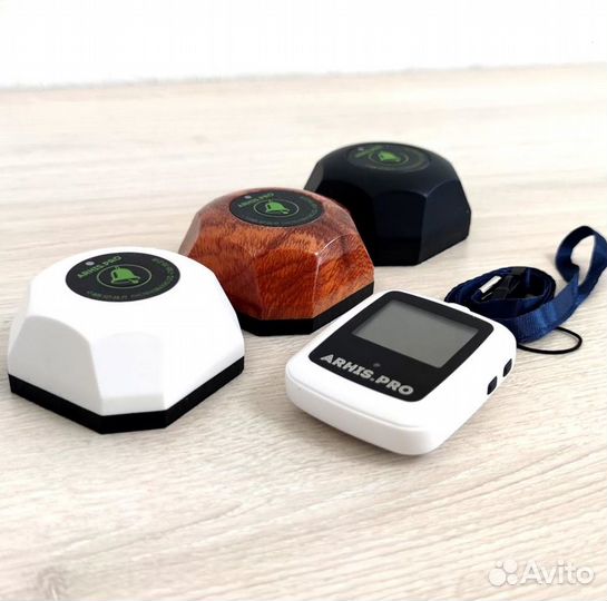 Комплект вызова персонала: кнопка и часы персоналу