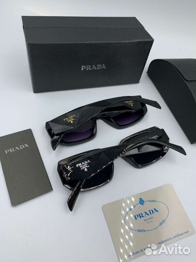 Очки черные с золотом Prada