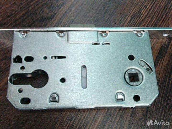 Защёлка дверная новые 2 шт