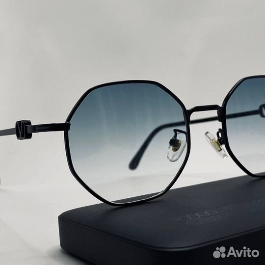 Очки солнцезащитные Valentino 2 расцветки