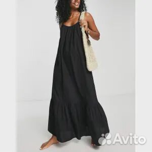 Черное пляжное платье макси на бретельках с заниже