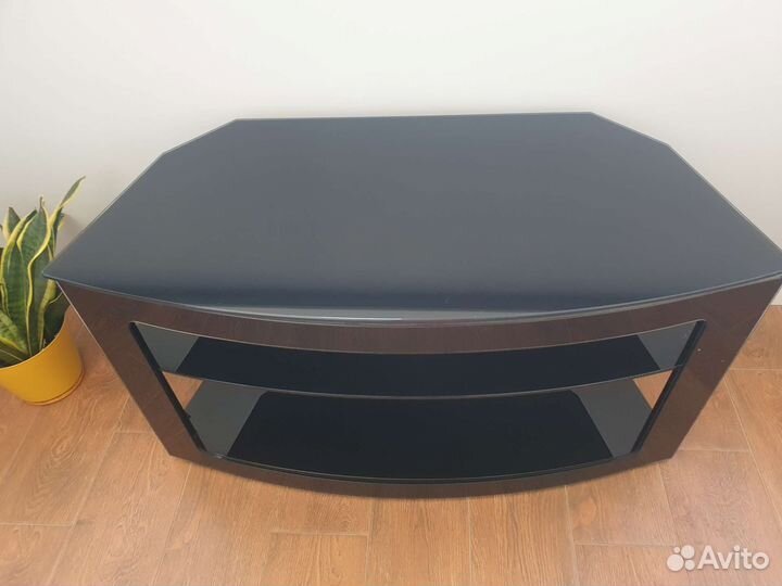 Стеклянная тумба под тв