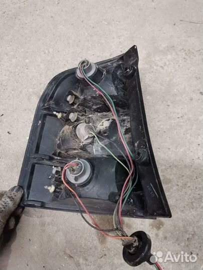 Фонарь задний правый Mazda 323 F