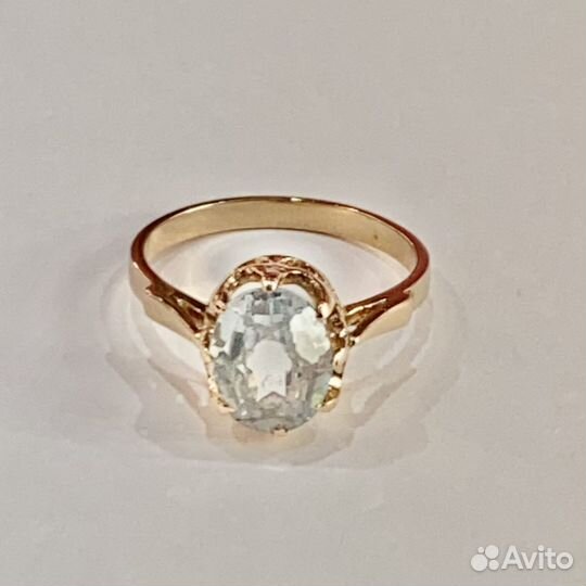 Золотое кольцо с камнем