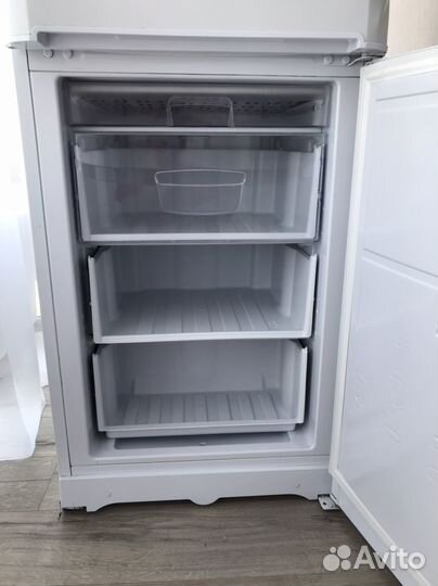 Холодильник indesit