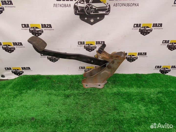 Педаль тормоза Nissan Primera