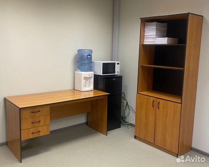 Стол и шкаф бу