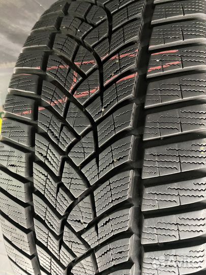 Goodyear UltraGrip Performance 235/45 R18