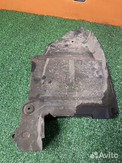 Пыльник двигателя левый Nissan Almera classic