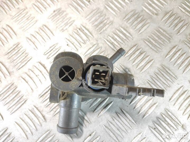 Фланец системы охлаждения Volkswagen Passat b3 b3