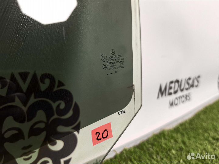 Стекло двери переднее левое Mercedes-Benz