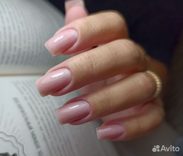 Модель на маникюр с покрытием гель лак