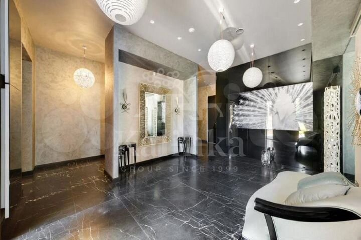 Дом 790 м² на участке 32 сот.