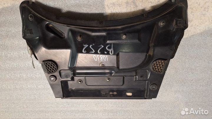 Кожух моторного отсека VW Touareg NF 7P6819523