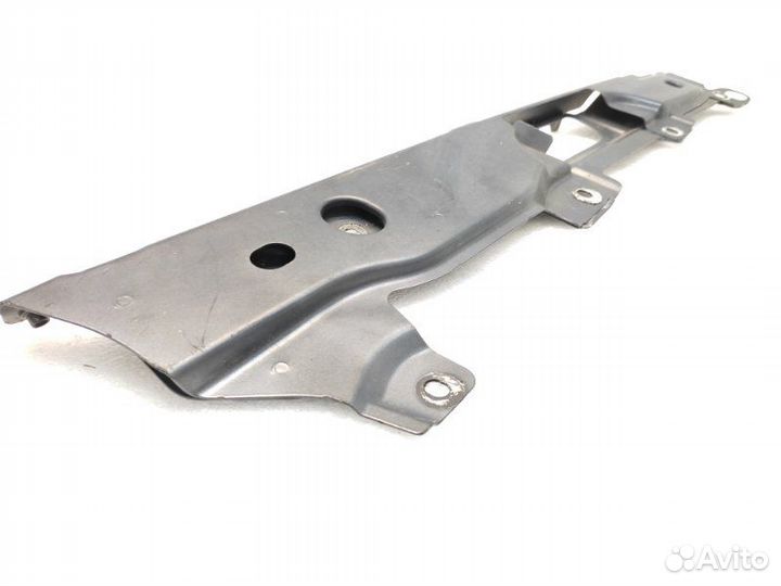 Кронштейн крыла передний правый Land Rover